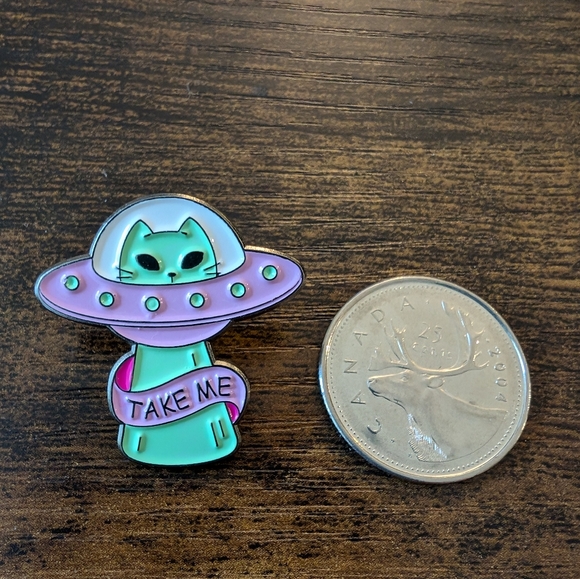 Cat Spaceship Enamel Pin - Picture 2 of 3